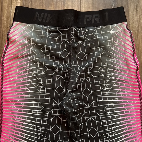 Nike pro legging in black, white and hot pink - Picture 8 of 8